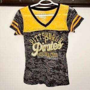 Pirates Short Sleeve Tshirt Size XS
